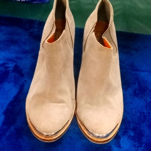 Dolce Vita Ankle Bootie - Picture 1 of 2